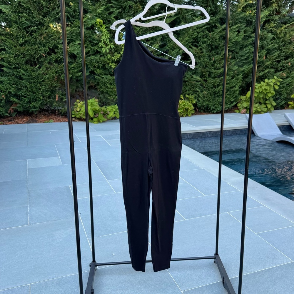 Old Navy Active PowerChill One-Shoulder Jumpsuit – Black – Size M